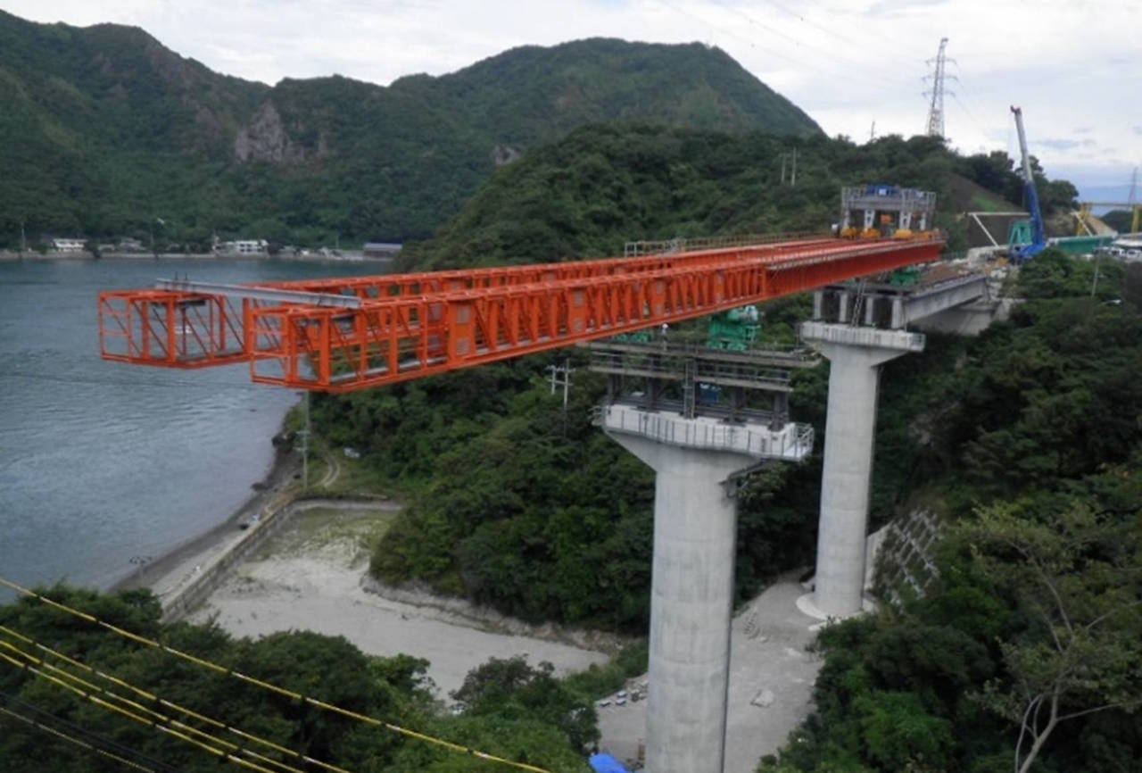登立2号橋　3径間連結T桁橋