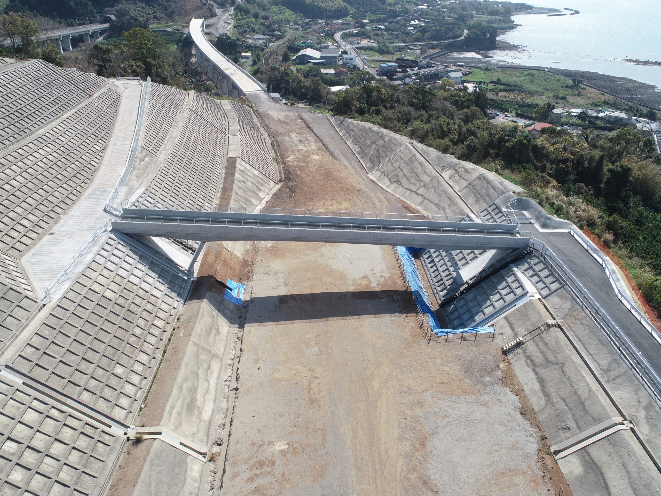前田跨道橋