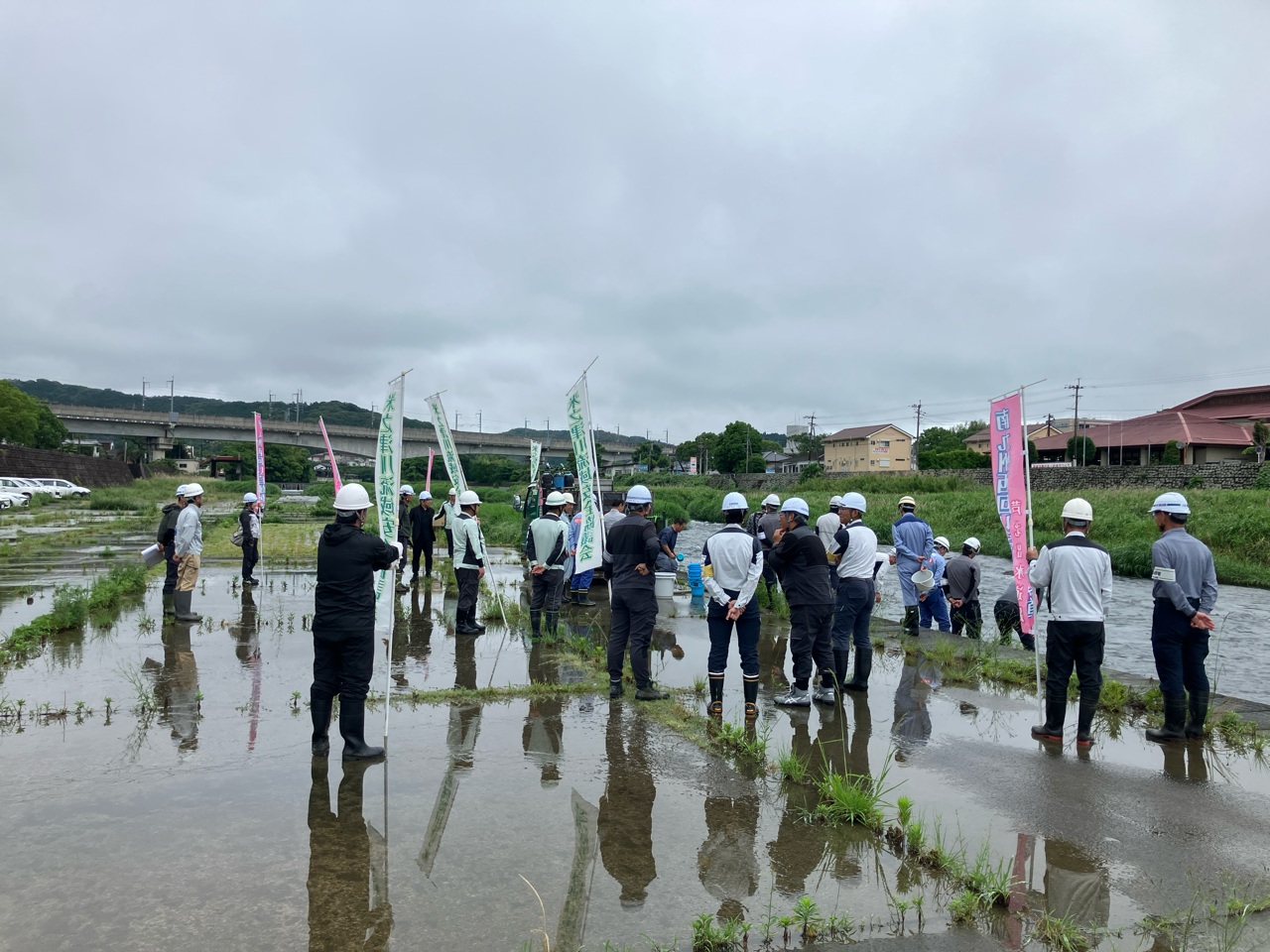 2026年5月28日　アユの稚魚放流活動に参加いたしました。